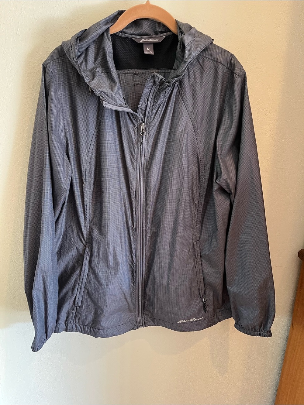 Eddie Bauer lightweight patterned windbreaker full front zip XL, hood, pockets